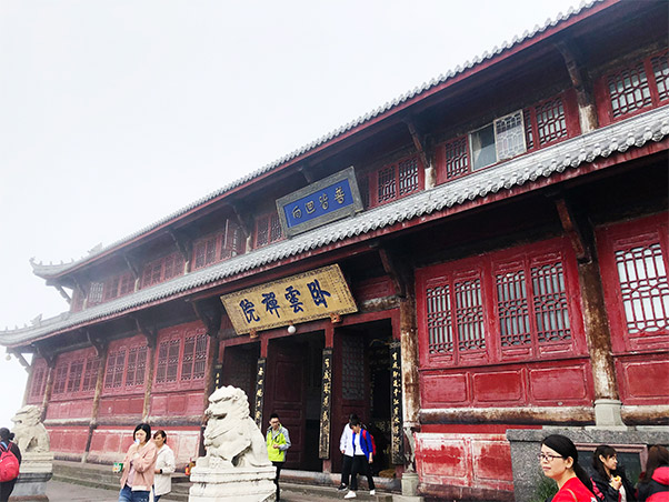 【套線：二進(jìn)峨眉樂(lè)山+都青 三日游】贈(zèng)成都市中心住宿 美食真純玩 ＜雙汽＞